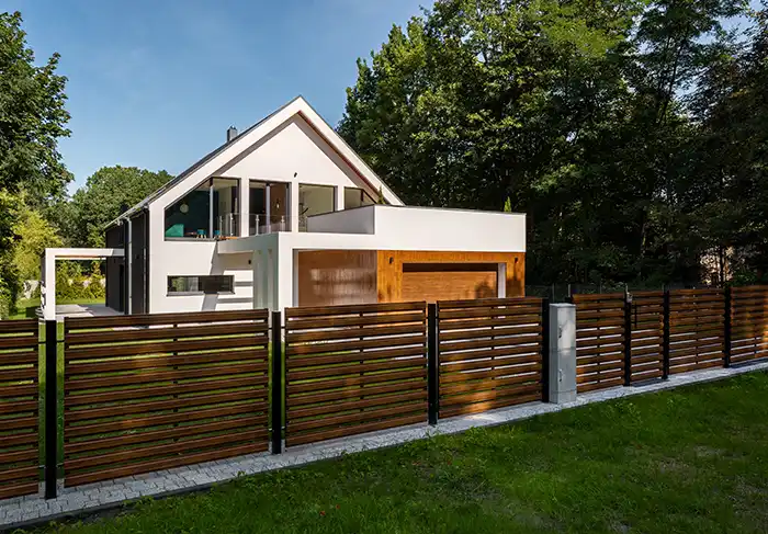 Gartenzäune & Sichtschutzelemente – für ein schönes & sicheres Zuhause